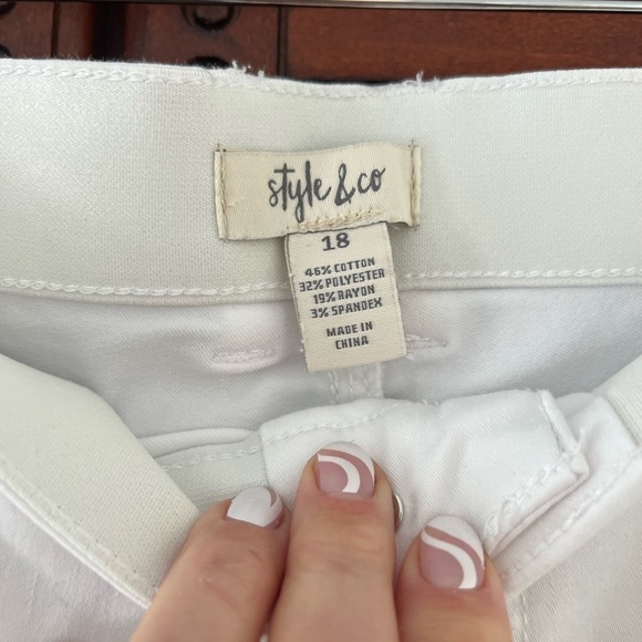 Style &co white jeans with lace - Picture 3 of 5